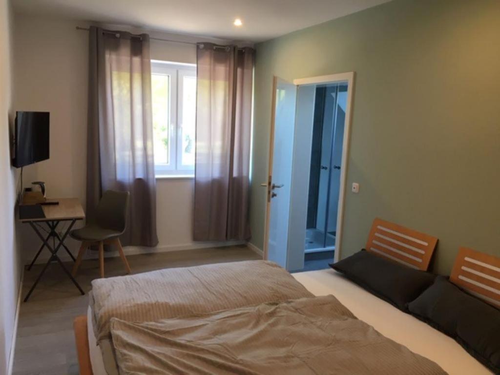 Gaeste Und Messezimmer Adelheidsdorf Bagian luar foto