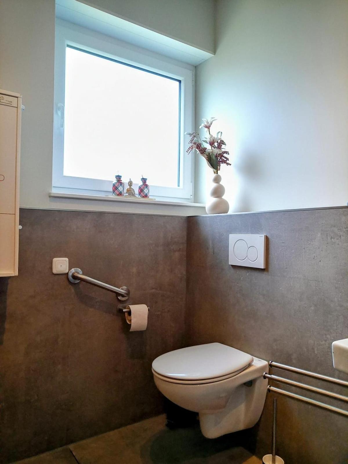Gaeste Und Messezimmer Adelheidsdorf Bagian luar foto