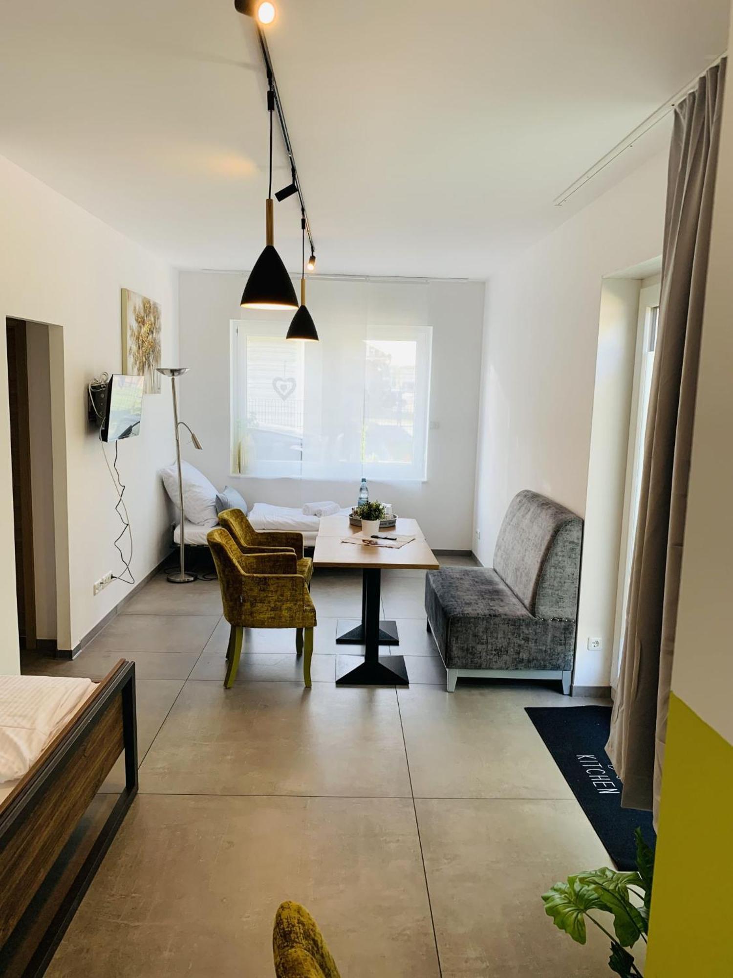 Gaeste Und Messezimmer Adelheidsdorf Bagian luar foto
